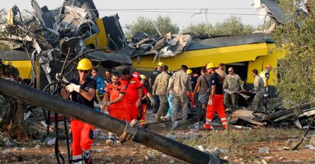 Pakistan: Poginulo 27 ljudi u sudaru dva autobusa