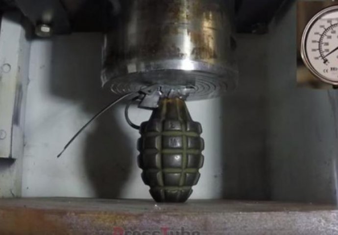  Nevjerovatno: Pogledajte šta se dešava sa ručnom bombom kada se poklopi presom (VIDEO) 