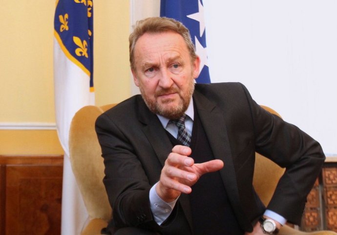 Izetbegović: "Nije istina da smo ikad razgovarali o bilo kakvim rokovima za rješavanje stanja u Stocu"