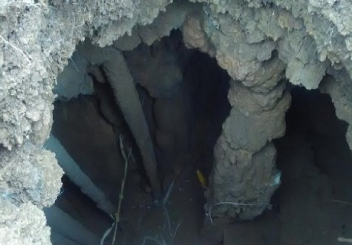 Otvorila se rupa u zemlji kod Vitine: Podzemni hodnici, samo sedra 'drži' tlo