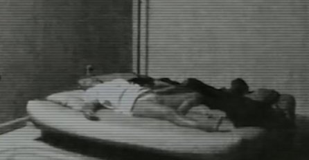 Ništa strašnije niste vidjeli: Snimao je djevojku kako spava, a kad je pregledao snimak, oblio ga je hladan znoj! (VIDEO)