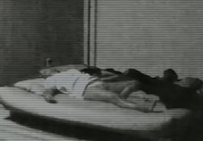 Ništa strašnije niste vidjeli: Snimao je djevojku kako spava, a kad je pregledao snimak, oblio ga je hladan znoj! (VIDEO)