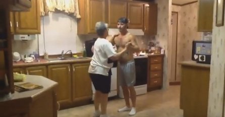 Sin je rekao mami da dođe u kuhinju: Ono što je uradio u nastavku, nećete moći prestati gledati (VIDEO)