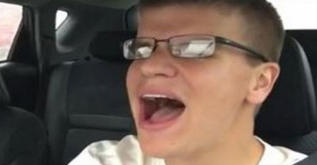 Mladić pjevao tokom vožnje, izgubio kontrolu nad vozilom i osvojio YouTube 