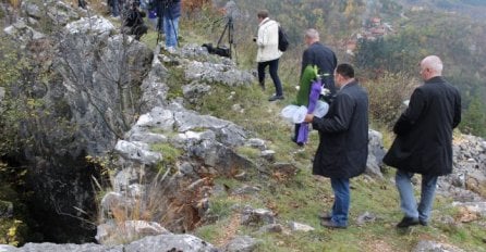 Potpredsjednik FBiH i predstavnik SPKD “Prosvjeta” odali počast žrtvama nastradalim na Kazanima