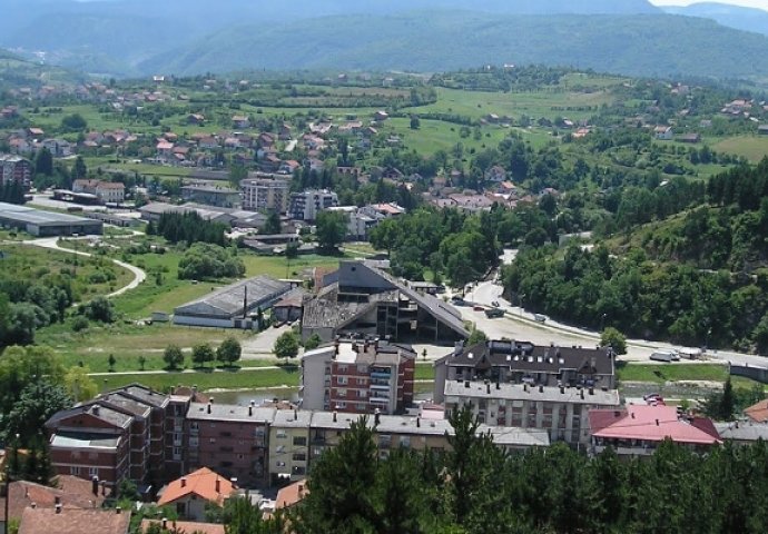 U Donjem Vakufu uhapšen muškarac koji je djeci pokazivao spolni organ i mamio ih u kombi