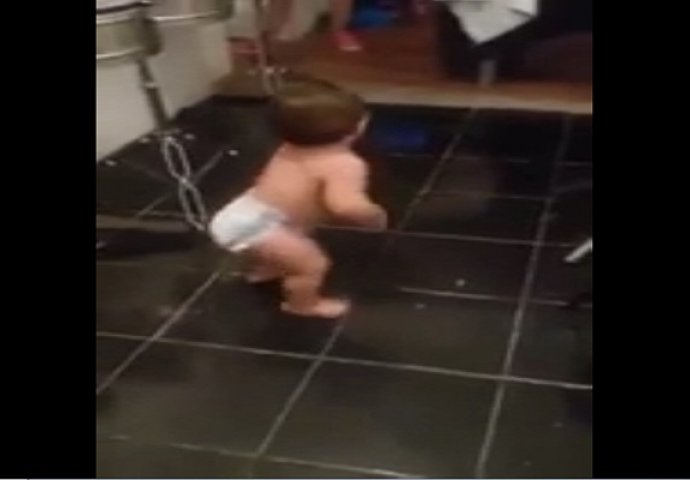 Počela je snimati bebu u kuhinji: Kada muzika počne, nema zaustavljanja (VIDEO)