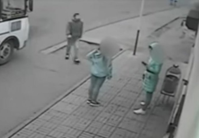 Nokautirao je djevojku na ulici, ali brzo je uslijedila osveta! (VIDEO)