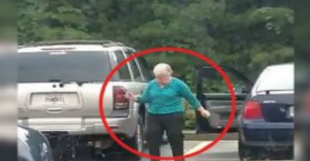 Starija žena ne zna da je snimaju, sada cijeli svijet priča o tome što je uradila na parkingu (VIDEO)