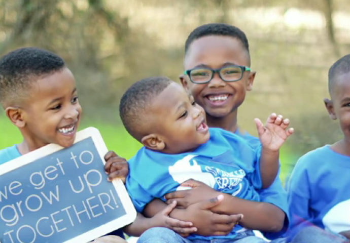 Ovaj par je usvojio troje djece:  Kada su komšije vidjele šta zapravo rade ostali su u šoku! 