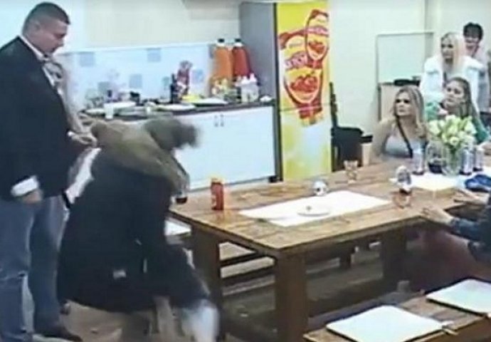 Vuk u "Snajkama" davio, udario Cecu i oborio je na patos! (VIDEO)