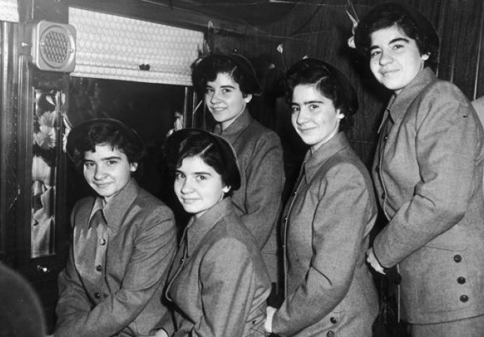 Vlada je ove djevojčice svaki dan tjerala da stoje ispred ograde: Nakon mnogo godina torture i mučenja svijet je saznao jezivu istinu o njima! 