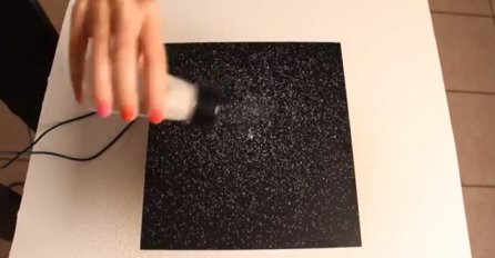 Istresla je malo soli na crnu metalnu ploču, ono što će uslijediti gledat ćete u jednom dahu (VIDEO) 