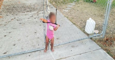 Susjed se šokirao kada je vidio djevojčicu koja je konopcem bila zavezana za ogradu (VIDEO)