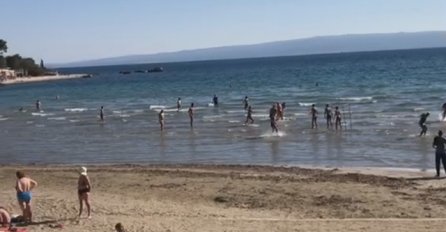 Split: Sunčanje, kupanje i picigen na Bačvicama okupanim suncem  [VIDEO]