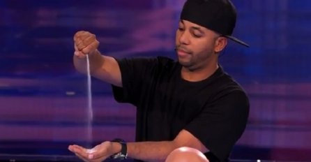 On ima talenat: Iluzionist podigao žiri i gledatelje na noge pomoću fenomenalnih trikova (VIDEO)