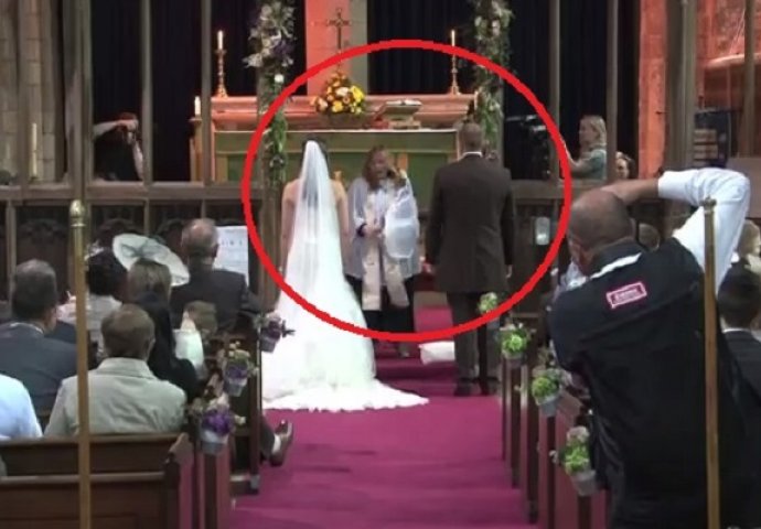 Urnebesno: Počelo je kao i svako obično vjenčanje, ali onda se u jednom trenutku sve preokrenulo (VIDEO)