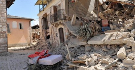 Stanovnici središnje Italije nakon jučerašnjeg potresa noć proveli u skloništima