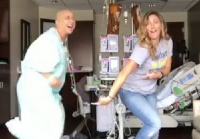 Pacijentica koja boluje od raka objavila je ovaj video iz bolnice i osvojila internet! 