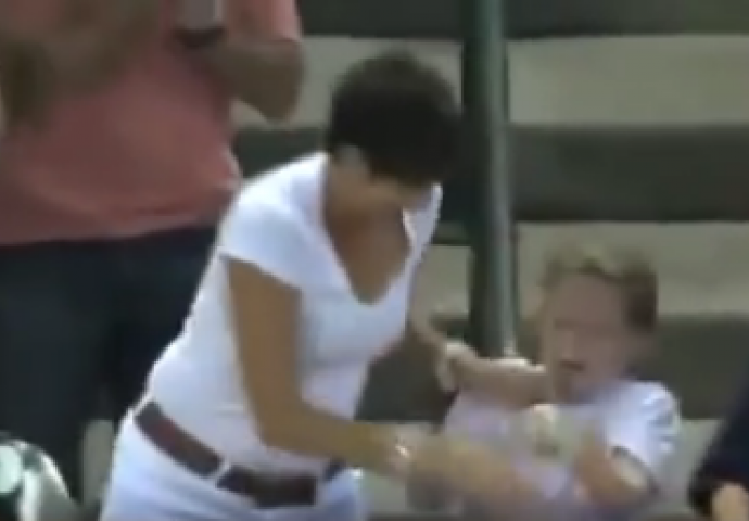Video koji je zgrozio javnost: Nećete vjerovati šta je ova žena uradila bolesnoj djevojčici!