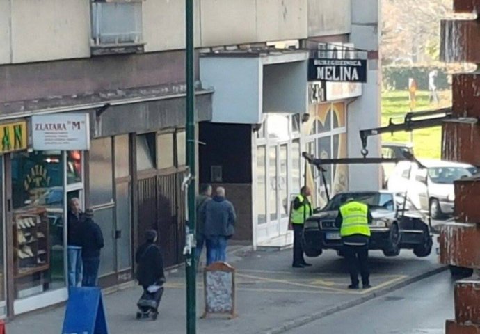 Nesavjesni vozači u ulici Envera Šehovića - policija i pauk u akciji  [FOTO/VIDEO]