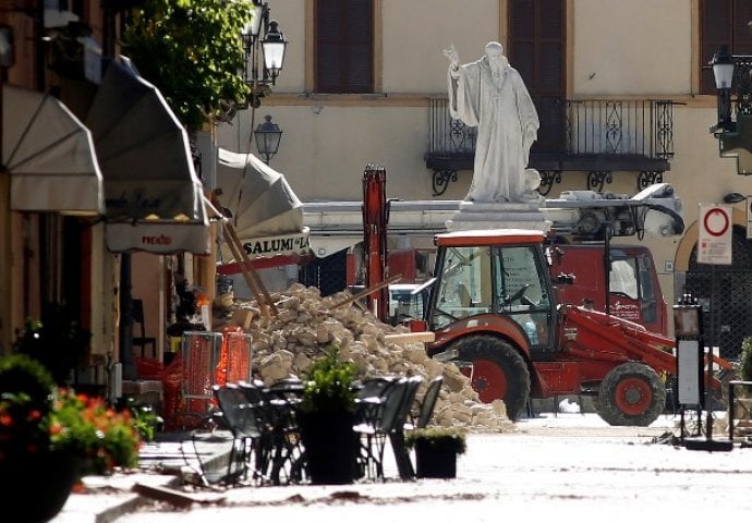 Tlo u Italiji pomaknulo se zbog potresa 70 centimetara