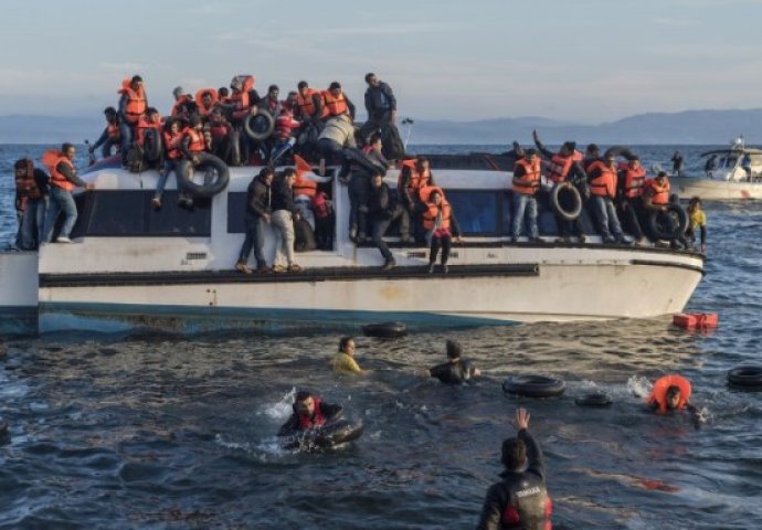 Više od 239 migranata utopilo se u dva brodoloma kod Libije