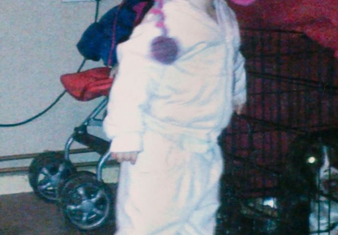 Ona je divljački izgazila svoju 2-godišnju kćerku na smrt: Završila je u zatvoru, a način na koji su je zatvorenice kaznile ostavit će vas u šoku! 