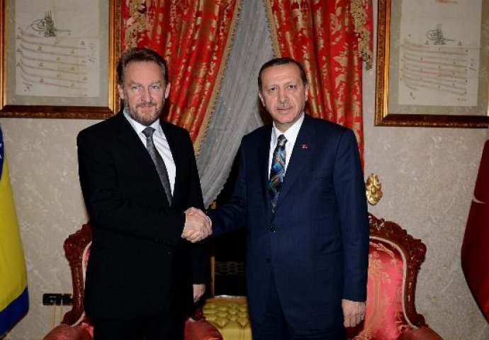 Kuda hoda Bakir Izetbegović ?