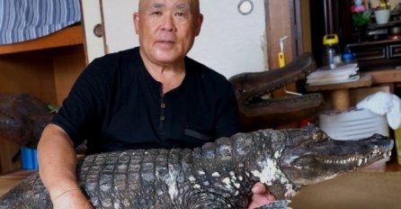 Ovaj čovjek živi sa aligatorom: Ljubimac može da ga pojede u svakom trenutku, a on mu čak i zube pere! (FOTO & VIDEO)