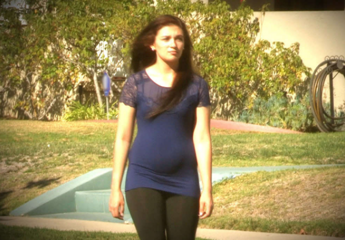 Djevojka tvrdi kako je u devetom mjesecu trudnoće i da nosi Isusa: Kada su uradili ultrazvuk, skamenila se (VIDEO)