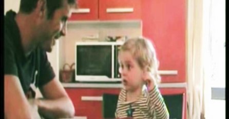 Počeo je da se šali sa svojom djevojčicom, a njena reakcija je ispala preslatka (VIDEO)
