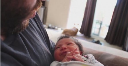 Beba je plakala, a onda je otac uradio nešto nesvakidašnje da je uspava (VIDEO)