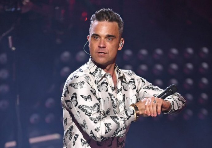 Iznenadio fanove: Robbie Williams potpuno go na naslovnici gay magazina (FOTO)