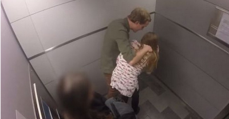 On je u liftu počeo udarati svoju djevojku, reakcija ljudi je užasna (VIDEO)