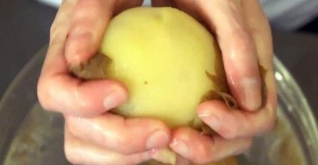 Za sve domaćice: Pogledajte genijalni trik kojim ćete krompir oguliti za par sekundi (VIDEO)