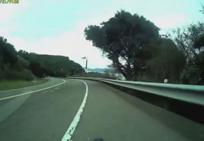 Vozio je biciklo i uživao u pogledu, ali nije mogao ni slutiti šta će se dogoditi u narednim trenucima (VIDEO)