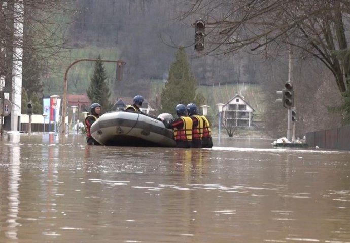 Četiri porodice evakuisane u Tutinu, poplave i u Sjenici