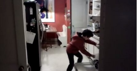 Skrivena kamera je snimila zadivljujući izvedbu dječaka koji je prao suđe u kuhinji, fenomenalan je (VIDEO)