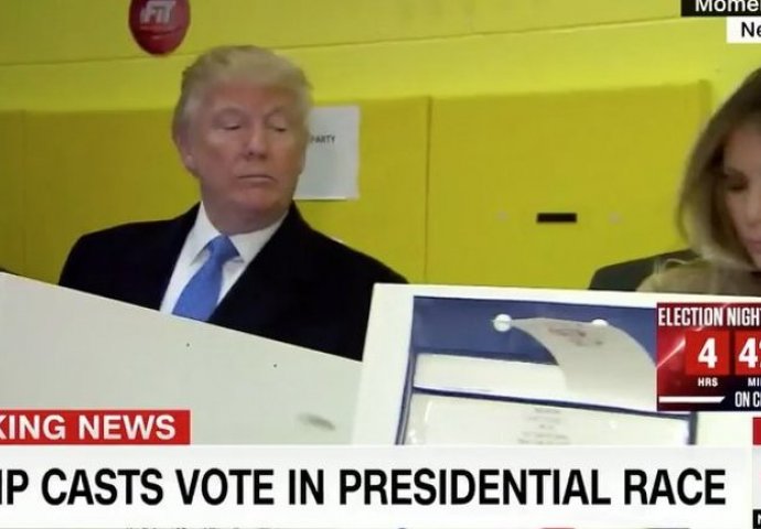 Nasmijao mase svojom reakcijom: Trump gledao u Melanijin glasački listić!