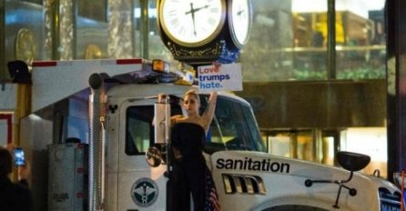 Lady Gaga plakala nakon rezultata izbora, protestuje ispred Trumpovog tornja