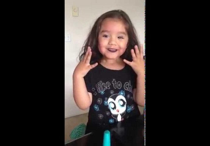 Mama je primjetila da kćerka koristi šminku, a ona je pripremila preslatko obrazloženje za mamu (VIDEO)