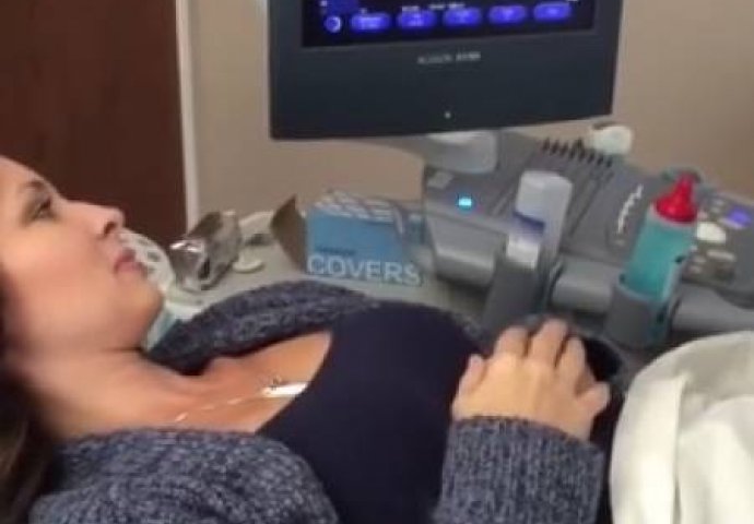 Muž je snimao njihov prvi ultrazvuk: Kada je doktorica pokazala šta se dešava u njenom stomaku, istog momenta je briznula u plač!