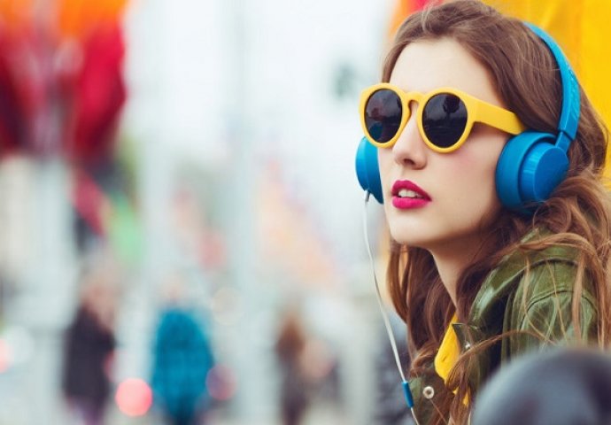 ''Izlazim is busa, slušalice u ušima, muzika pojačana do kraja''