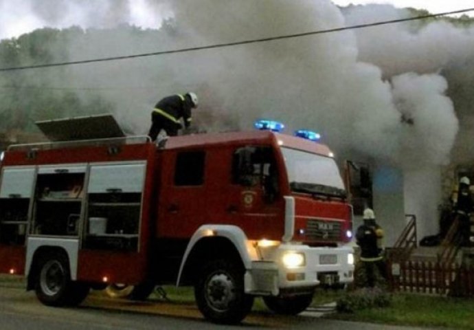 Požar u mostarskom naselju Zalik