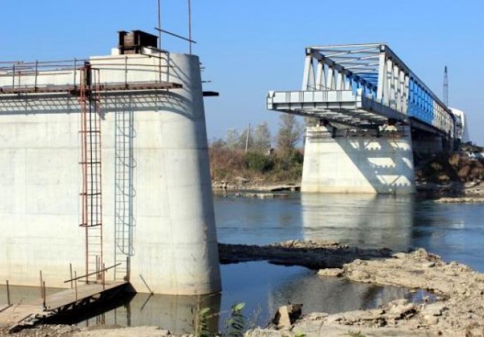 Vodeni val iz HE Bajina Bašta srušio čeličnu konstrukciju za gradnju mosta