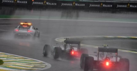 Hamilton slavio u haotičnoj utrci, Rosberg stigao na korak od naslova