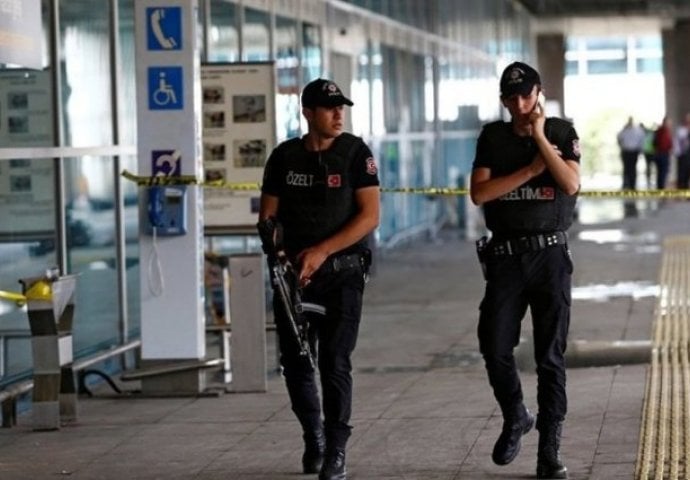 Eksplozija paketa u Istanbulu, povrijeđeno nekoliko osoba