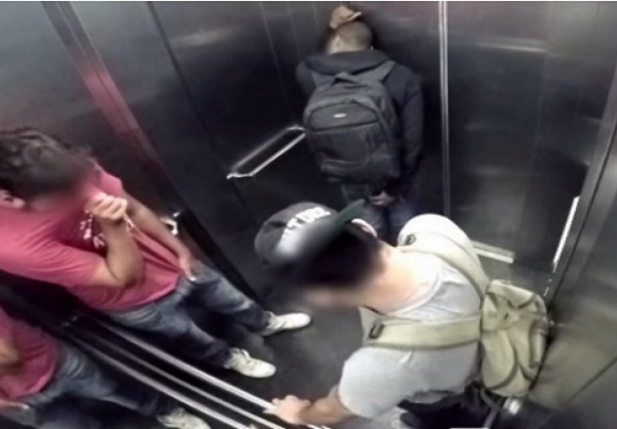 U liftu ga je uhvatila "sraćka", suputnicima su tekle suze dok je pucao iz stražnjice (VIDEO)