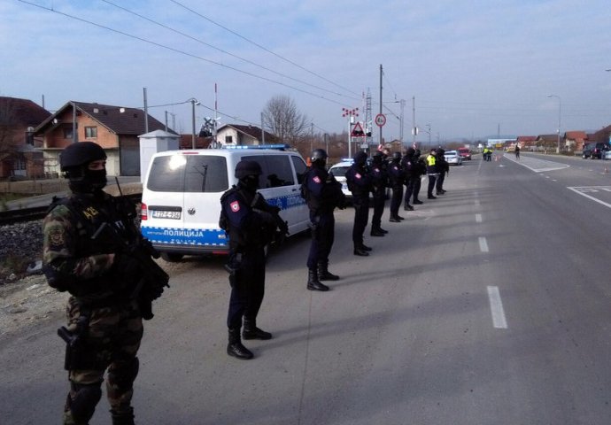 Prijedor pod policijskom opsadom, vježba Specijalne antiterorističke jedinice